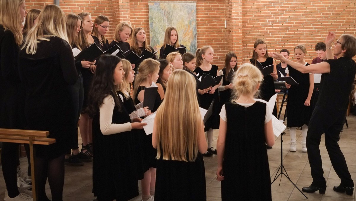 Sommerkoncert med kirkens tre kor