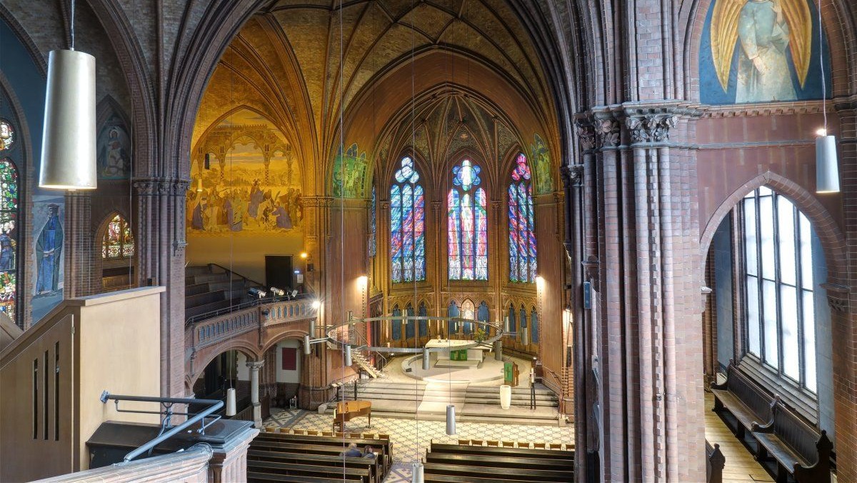 Kein Gottesdienst wegen des Berlin Marathons, stattdessen offene Kirche ab 10 Uhr.