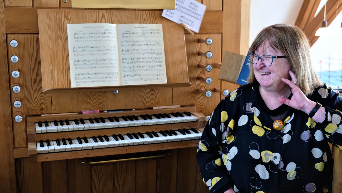Andagt og fredagsmøde med foredrag "40 år som organist i Husumvold Kirke" / med tilmelding