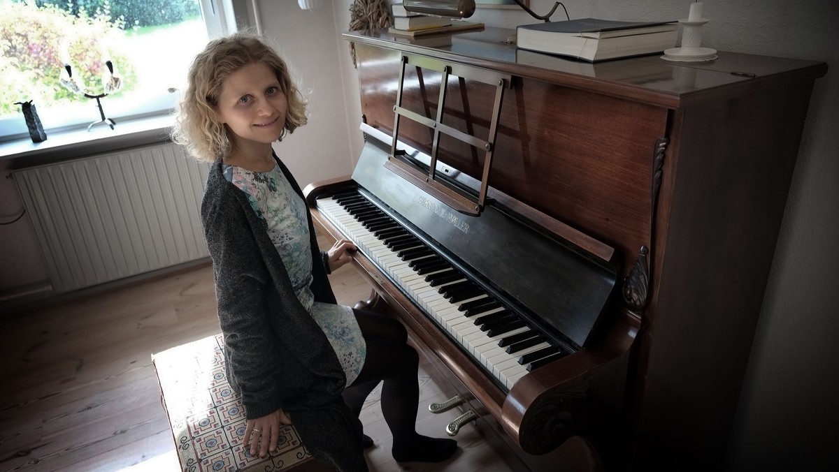 Tirsdagscafé i Vipperød Sognegård - Program: Besøg af organist og folkemusiker Louise Vase