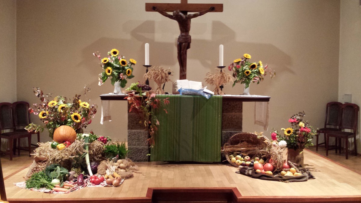 Erntedank-Gottesdienst im Kirchgarten mit Posaunenchor
