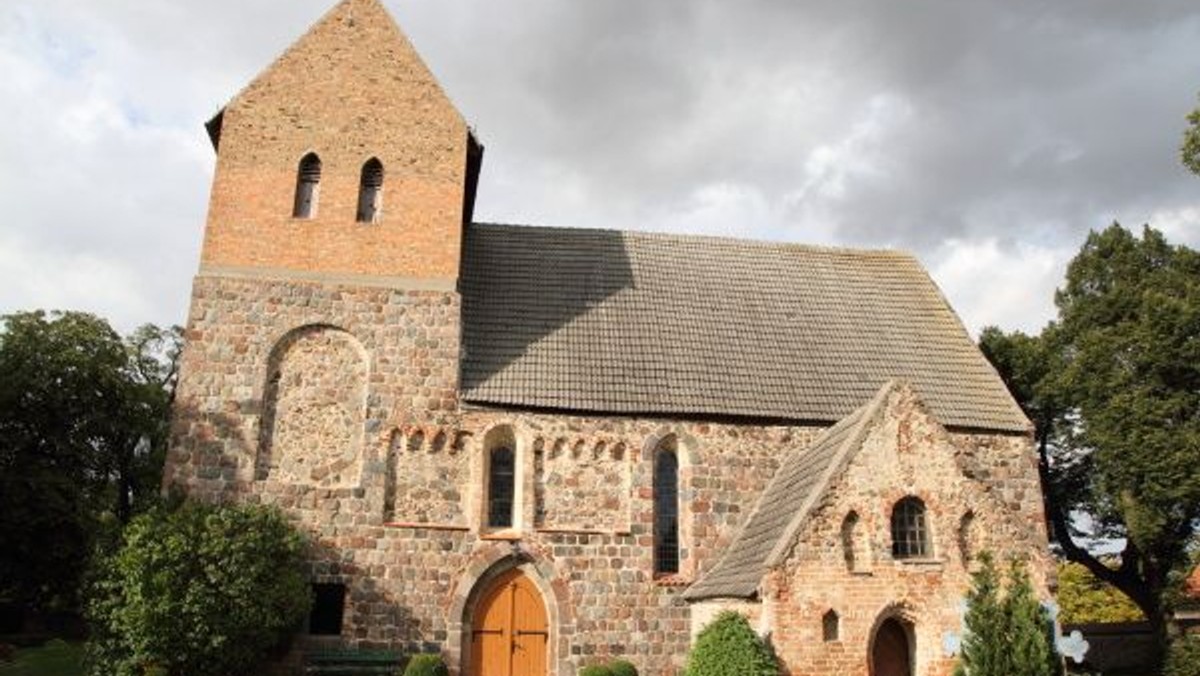 Gottesdienst zum Erntedankfest in Pinnow mit Taufe