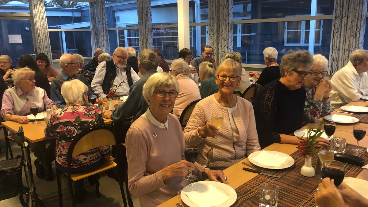 Spisefællesskab i Cafe Ask