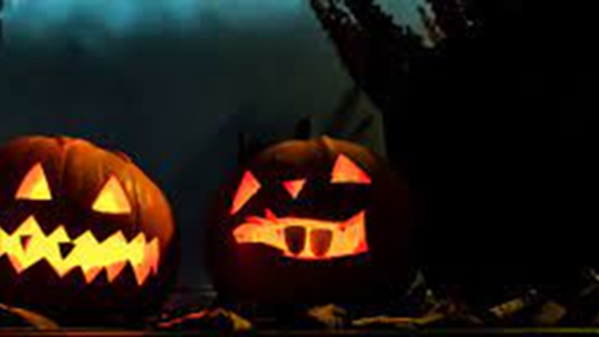 Slotskirken: halloweengudstj.