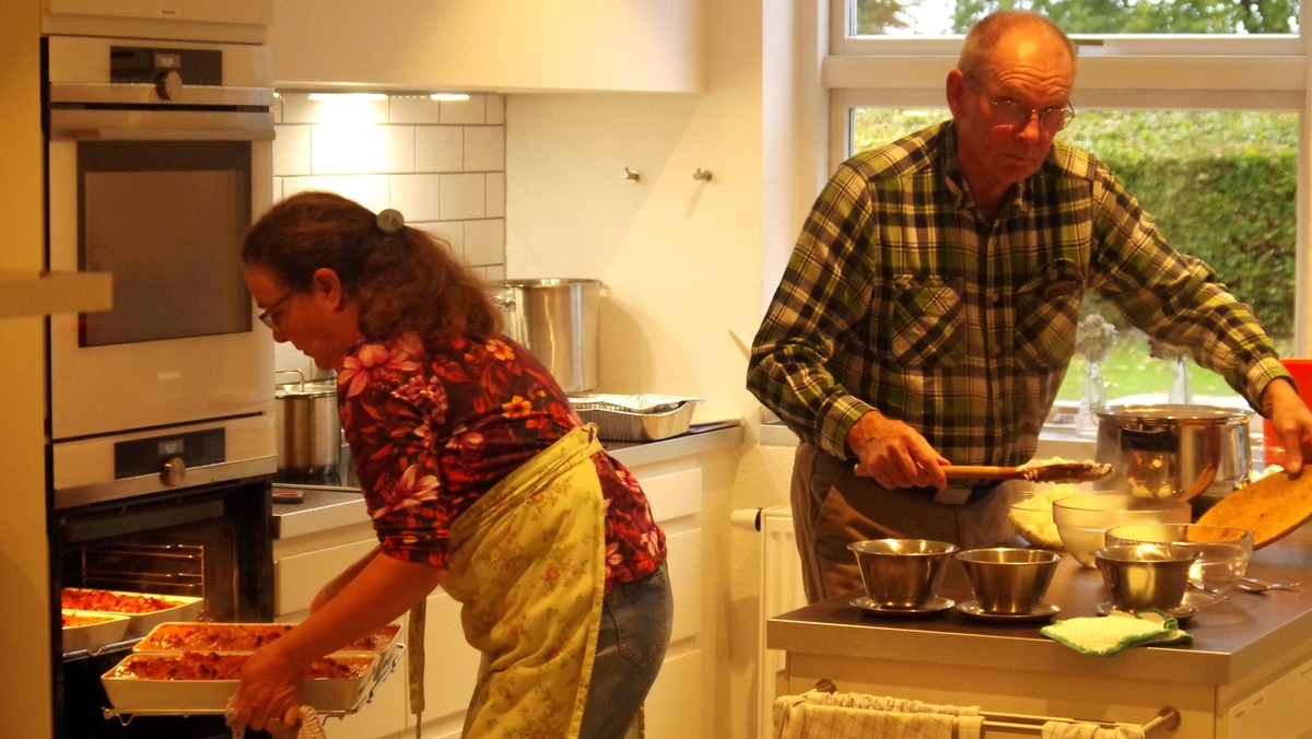 Folke-kirke-køkken. Et fællesskab for dem som gerne vil spise sammen med andre.