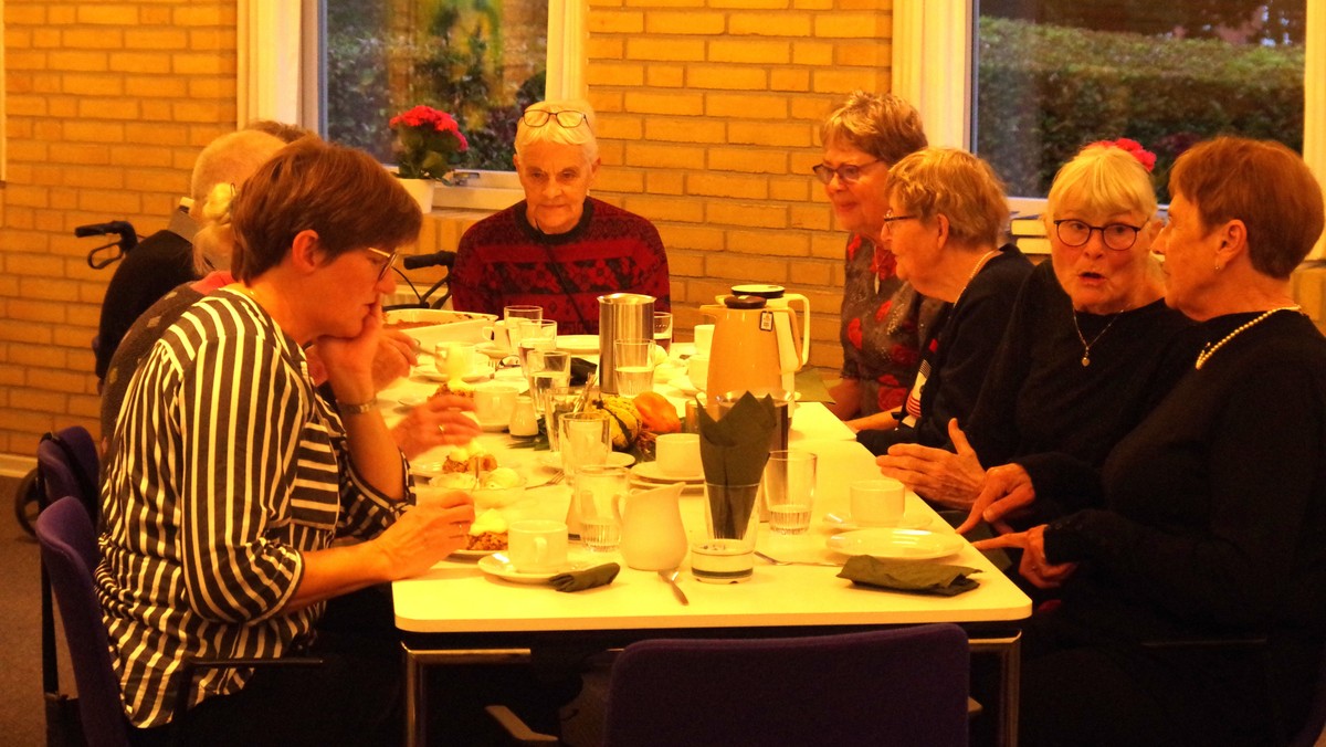 Folke-kirke-køkken. Et fællesskab for dem som ønsker at spise sammen med andre.