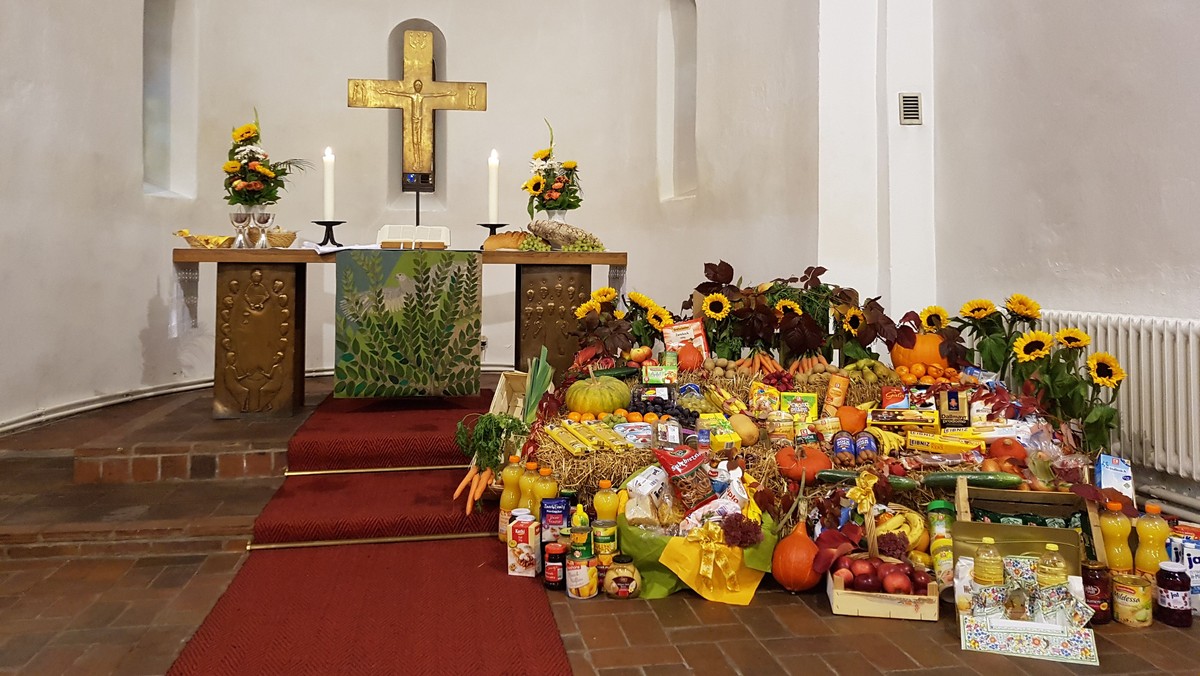Gottesdienst zum Erntedankfest in der Dorfkirche Schönefeld