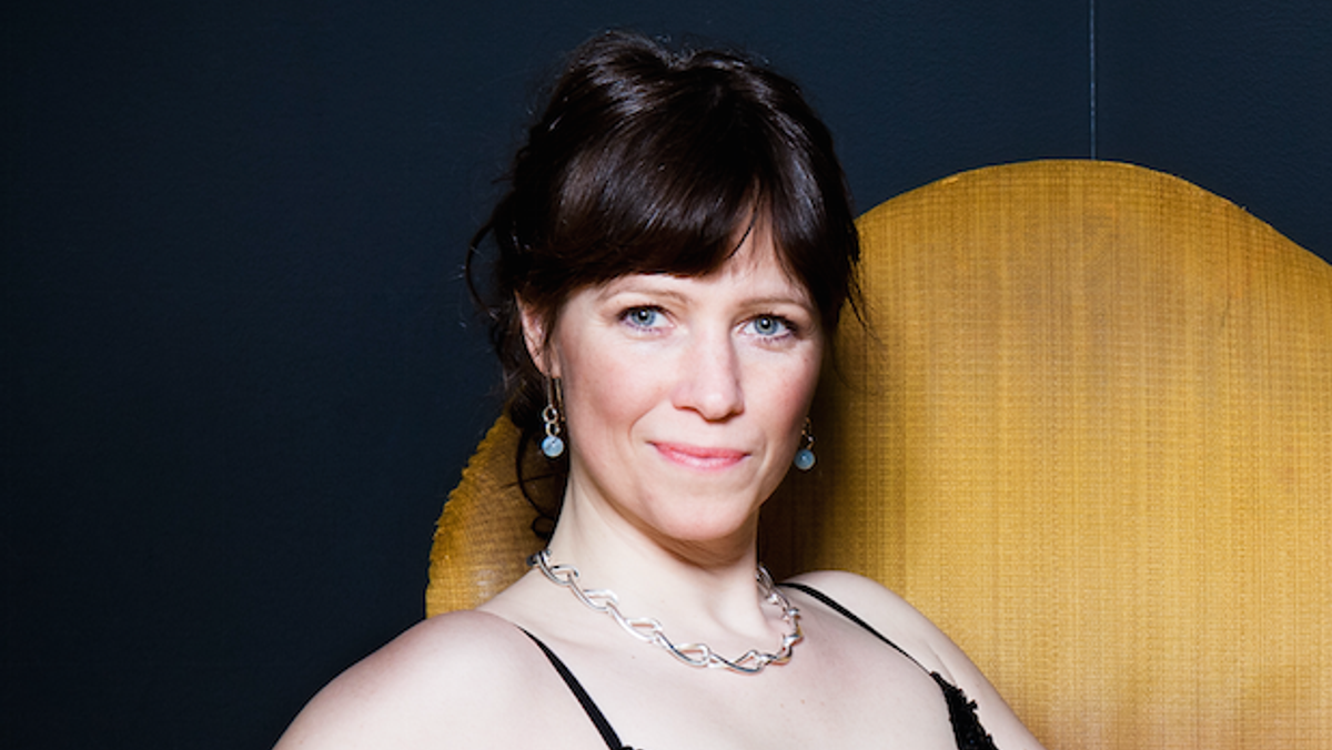 1/2 times julekoncert med sopran Lona Mohr Villadsen og organist Tina Christiansen