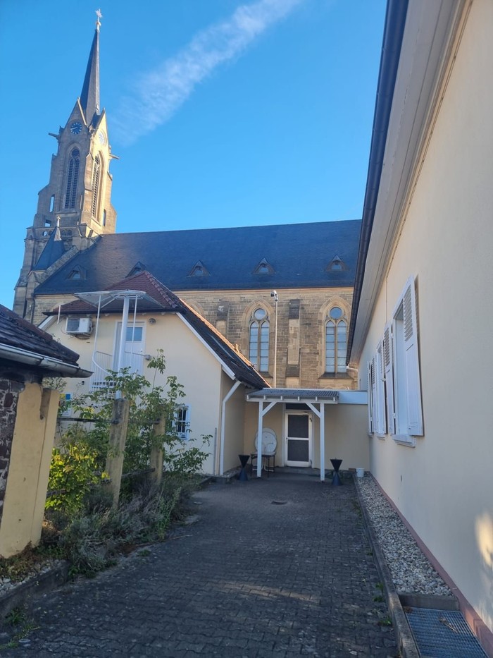 Das Gemeindehaus und die Nordkirche