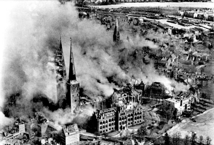 Der brennende Dom 1942