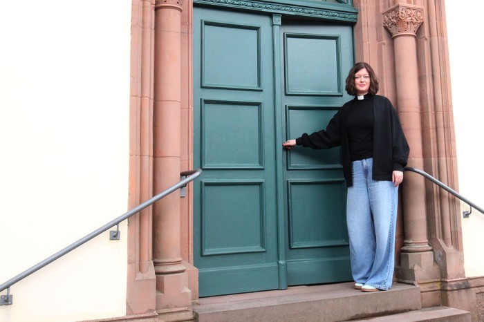 Pfarrerin Annika Panzer sagt Hartenrod und der Evangelischen Gesamtkirchengemeinde Bischoffen – Bad Endbach Lebewohl. Mehr als acht Jahre lang hat sie in der Gemeinde gewirkt. (Foto: Klaus Kordesch /eöa) 