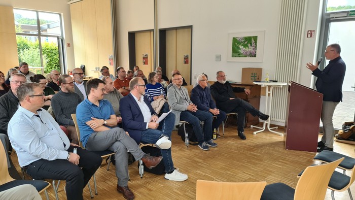 „C verursacht Handlungsbedarf“: Dekan Andreas warnte davor, aus Bequemlichkeit an Gebäuden festzuhalten, für die es kein funktionierendes Nutzungs- und Finanzierungskonzept gibt. (Foto: Klaus Kordesch /eöa) „C verursacht Handlungsbedarf“: Dekan Andreas warnte davor, aus Bequemlichkeit an Gebäuden festzuhalten, für die es kein funktionierendes Nutzungs- und Finanzierungskonzept gibt. (Foto: Klaus Kordesch /eöa)