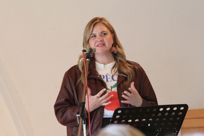 Pastorin Franziska Klein schilderte den Teilnehmerinnen des Dekanatsfrauenfrühstücks ihren Weg zur selbstbewussten Frau. (Foto: Klaus Kordesch /eöa)