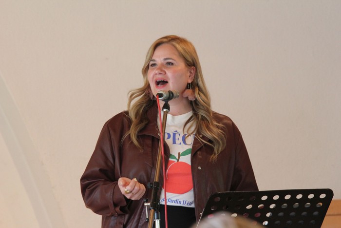 Pastorin Franziska Klein schilderte den Teilnehmerinnen des Dekanatsfrauenfrühstücks ihren Weg zur selbstbewussten Frau. (Foto: Klaus Kordesch /eöa)