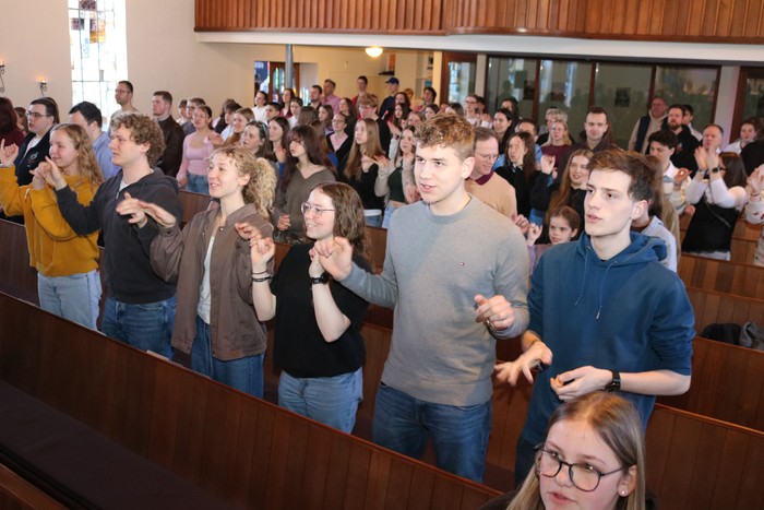 Beim Gottesdienst zum Ostertreffen war die Stimmung unter den Besuchern gut. (Foto: Jürgen Jacob)