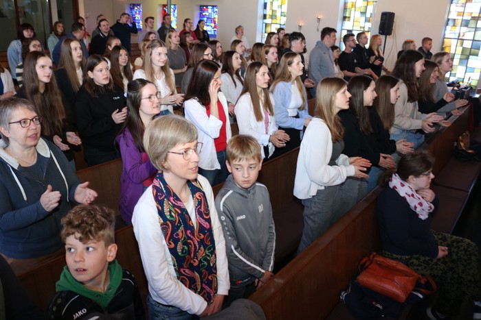 Auch in diesem Jahr ist die Holzhäuser Auferstehungskirche am Ostermontag Treffpunkt für das Ostertreffen der Dekanatsjugend unter dem Motto „Alles Neu!“. (Foto: Jürgen Jacob)