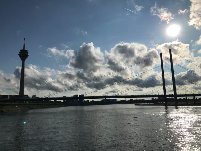 Rhein mit Brücke
