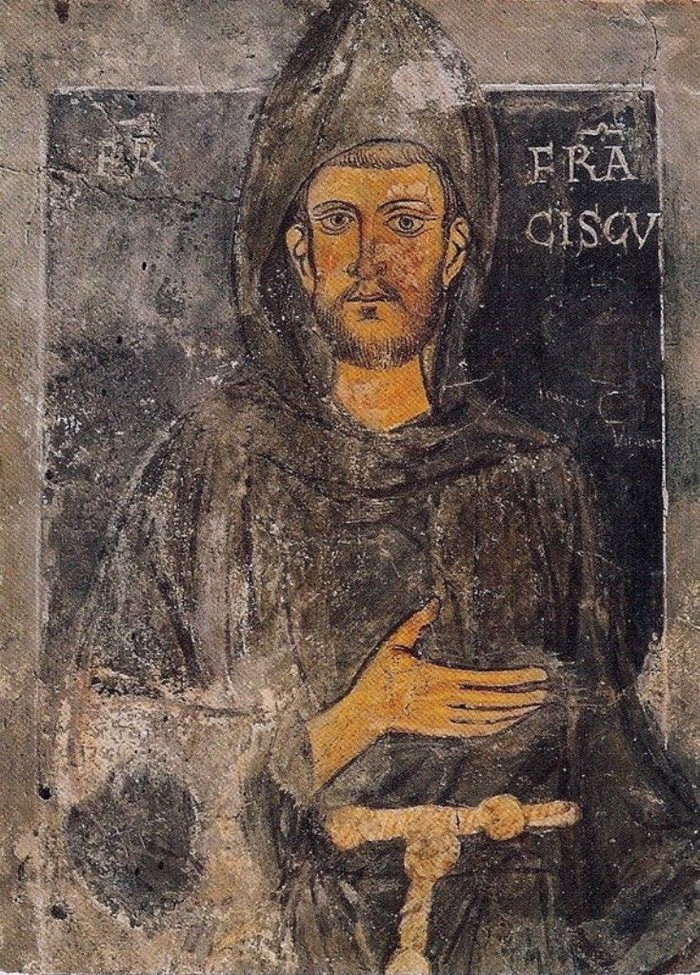 Mittelalterliches Fresko-Porträt einer bärtigen Figur mit der Beschriftung „Franciscus“, wahrscheinlich eine Darstellung des Heiligen Franziskus.