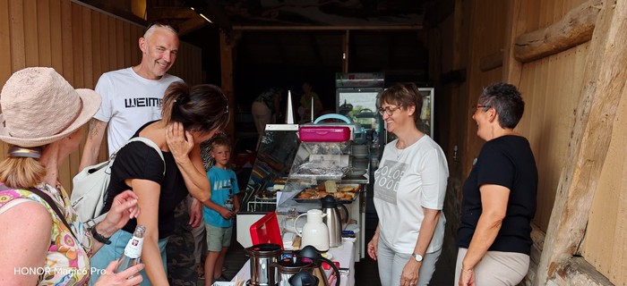 Florafest 2026 Besucher bei der Kuchentheke