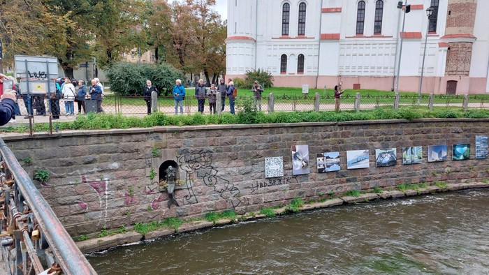 Fluss mit Bildern gestaltet