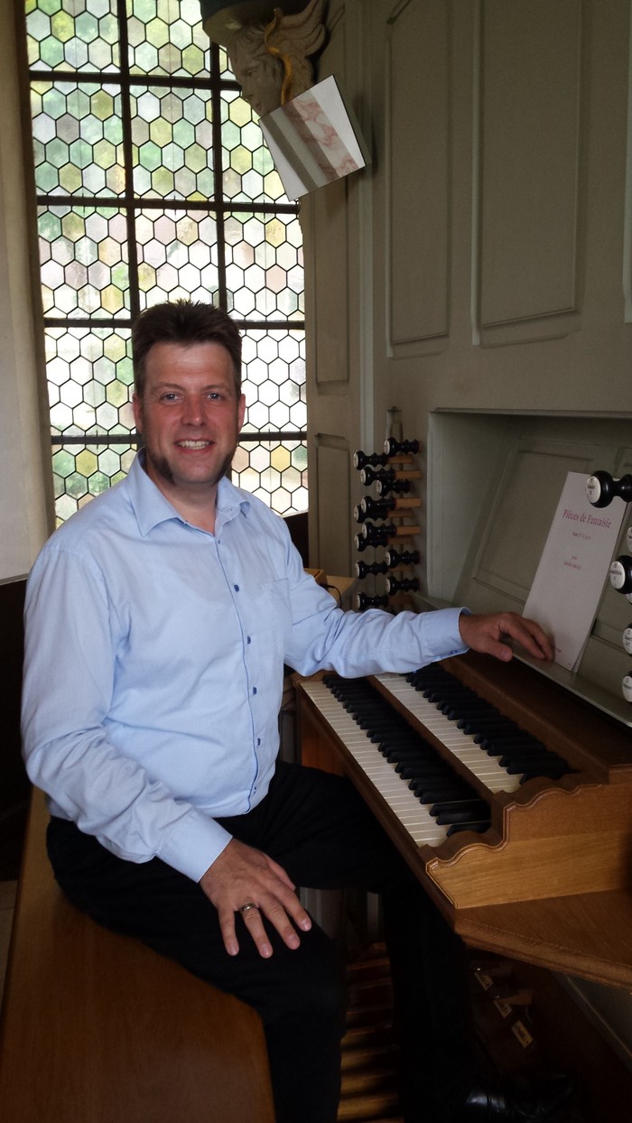 Das Bild zeigt Organist Dr. Michael Hucht.