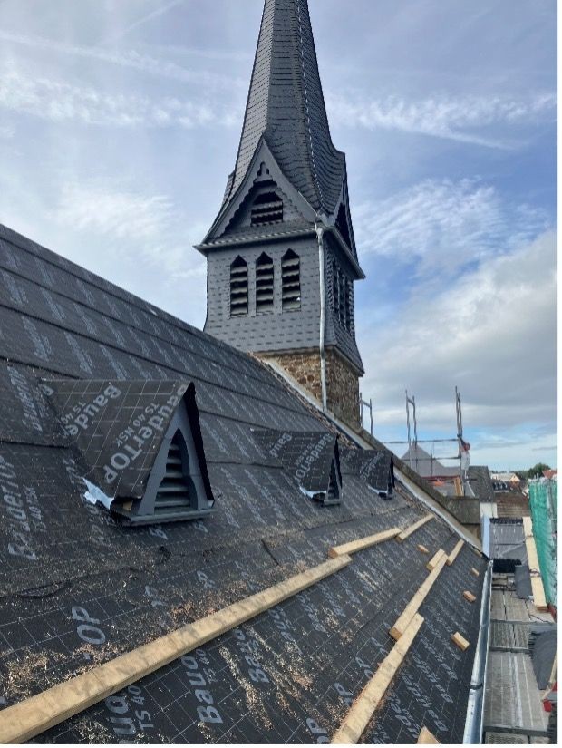 Die wiederhergestellten Dachgauben der Erlöserkirche