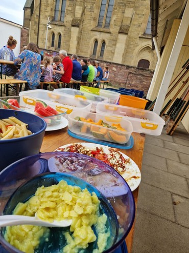 Mitbringbuffet beim Nachtreffen des Rollitags