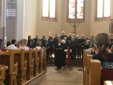 Vokalgruppe Neureut beim Filmmusik-Gottesdienst in der Nordkirche Karlsruhe-Neureut
