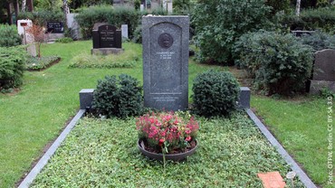 Grabstein von Johannes Rau auf dem Dorotheenstädtischen Friedhof, Berlin Grabstein von Johannes Rau auf dem Dorotheenstädtischen Friedhof, Berlin