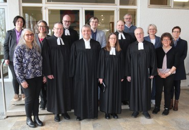 Die am Festgottesdienst Beteiligten stellten sich zuvor zum Erinnerungsfoto auf. (Foto: Klaus Kordesch /eöa) Die am Festgottesdienst Beteiligten stellten sich zuvor zum Erinnerungsfoto auf. (Foto: Klaus Kordesch /eöa)