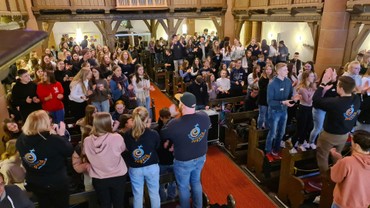 Mehr als 200 Jugendliche feierten bei jedem der JuBiWo-Abende, die zuletzt 2022 in Biedenkopf stattfanden. (Foto: Klaus Kordesch /eöa)