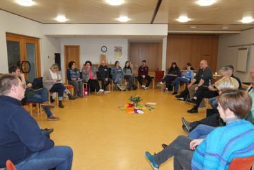 Mehr als 20 PfarrerInnen sowie Fachkräfte aus Notfallseelsorge, Bestattung und Trauerbegleitung beschäftigten sich in der Freizeit- und Bildungsstätte mit technischen und ethischen Gesichtspunkten des Themenbereichs 