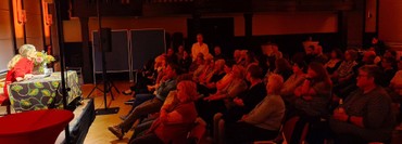  Rund 80 Besucher sind am Freitagabend in den Rathaussaal Biedenkopf gekommen, um Ronja von Wurmb-Seibel und ihr Buch „Zusammen“ kennenzulernen. (Foto: Klaus Kordesch /eöa)