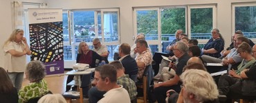 Angeregte Diskussionen und Fragen an (vorne, v.l.) Anette Neff, Dr. Petra Knötzele und Matthias Schwarz bestimmten den Fachtag zum Thema Angeregte Diskussionen und Fragen an (vorne, v.l.) Anette Neff, Dr. Petra Knötzele und Matthias Schwarz bestimmten den Fachtag zum Thema