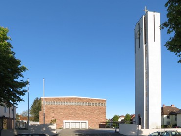 Kirche und Kirchenturm St. Elisabeth in Kesselstadt
