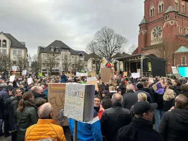 Demo vor dem Neheimer Dom