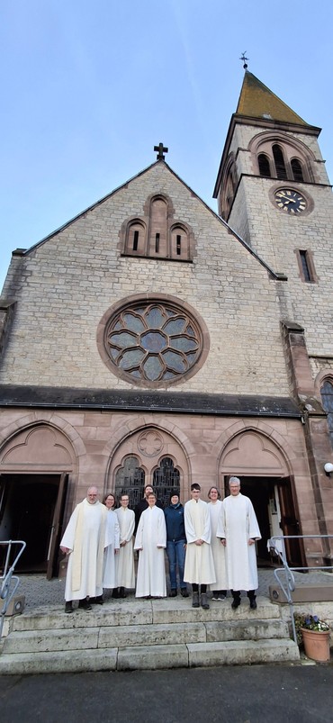 Gruppenfoto vor der Auferstehungskirche Gruppenfoto vor der Auferstehungskirche
