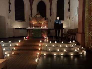 Die Vorsitzende der jüdischen Kultusgemeinde, Xenia Nickel, teilt in einer Ansprache beim Gottesdienst in Steinheim ihre Gedanken zum 9. November.