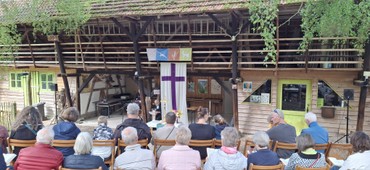 Ein Gottesdienst mit Sonnenschein