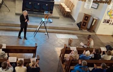 Schulpfarrer i.R. Wolfgang Neumann, hat die Begrüßung und das Schlußwort gesprochen. 