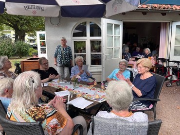 Begeisterte Sängerinnen Begeisterte Sängerinnen