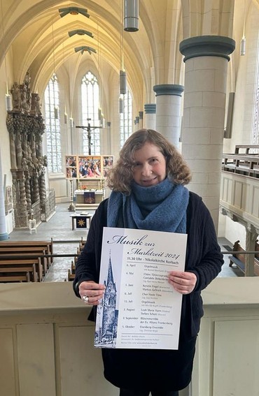 Organistin Petra Bangert präsentiert das Programm der Marktmusiken Organistin Petra Bangert präsentiert das Programm der Marktmusiken