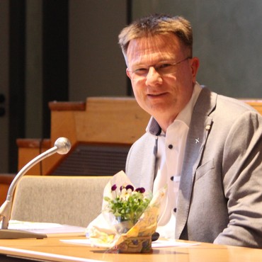 Dekan Jan Friedrich Eisenberg bei der Eröffnung der konstituierenden Tagung der Kreissynode am 20. März 2026. (Bild: Kirchenkreis Hofgeismar-Wolfhagen / S. Wollert)