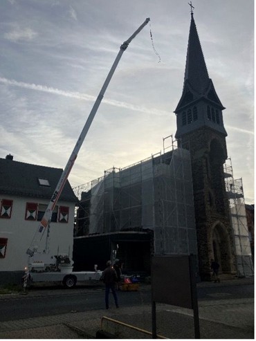 Abbrucharbeiten am Dach der Erlöserkirche