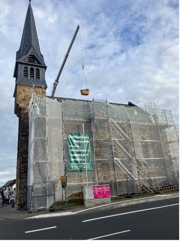 Abbrucharbeiten am Dach der Erlöserkirche