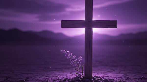 Ein einsames Kreuz steht im Zwielicht und leuchtet sanft, w�hrend an seinem Fu� eine kleine Pflanze unter einem violetten Himmel sprie�t.